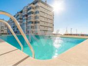 Penthouse com Piscina e Terraço em Frente ao Mar