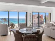 Penthouse con vista al mar y acceso a amenidades de...