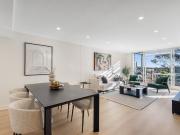Penthouse Elegance with Harbour Bridge Views in the...