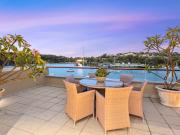 Penthouse Like Style, Stunning Waterfront Apartment