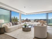 Penthouse Living above The Rocks