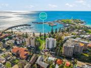 Penthouse luxury steps from harbour and City Beach