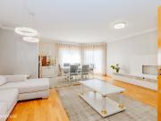 Penthouse T2+1, com box para 1 viatura