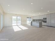 Penthouse T3+1 com terrao 63m2 e box para 3 viaturas em...
