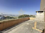 Penthouse T3 com 138m2 com amplo terrao e com vista mar...