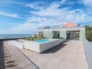 Penthouse T4+1 Dafundo com Terraço e Piscina