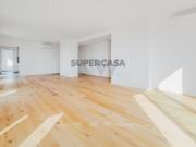 Penthouse T4+1 Dafundo com Terraço e Piscina