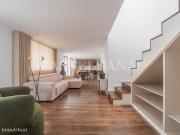 Penthouse T4 novo, com rea exterior, em Lea da Palmeira