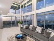 Penthouse with expansive waterfront and City views!