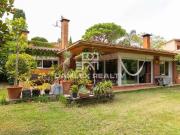 Pequeña casa de 1 planta ubicada en la Costa Brava, en...