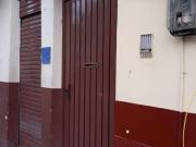 Pequeño local comercial, en zona comercial central de...