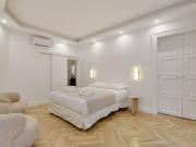 Perfect & charming flat conveniently located in the 8th,...