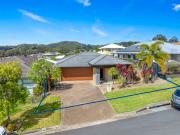 Perfect Family Living Opposite Parkland