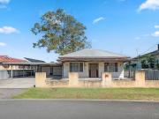 Perfect First Home or Investment !