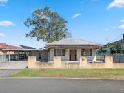 Perfect First Home or Investment !