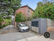 Perfect For Any Student with Large Courtyard