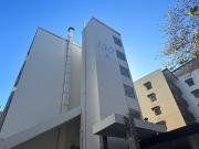 PERFECT LOCATION & LOW MAINTENANCE!