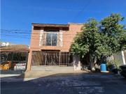 Perfecta casa con vistas al cerro en calle semiprivada