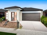 Perfectly Located 4 Bedroom Family Home in Manor Lakes !