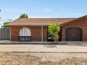 Perfectly Positioned 3 Bedroom Unit in Ascot Park...