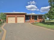 house to let in 11 Grevillea Close Dubbo NSW 2830 4 bed