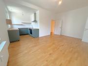 2 Zimmer Wohnung mit offener, möblierter Küche und...