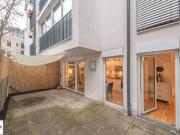 Perfekte Singlewohnung mit großer Innenhof Terrasse beim...