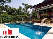 PERMUTA Casa 650m2, 4 Suites, 2 Closets, Piscina...