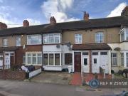 Perrymans Farm Road, Ilford, 2 Bedroom Flat
