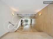 Persepolis, Studio avec balcon