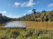 Perto dos veleiros, perto da marina, perto de vocã