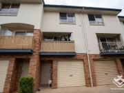 PET FRIENDLY TOWNHOUSE WITH Long term lease, beautifully...