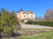 Petit château à tourelles avec plus de 2 hectares de...
