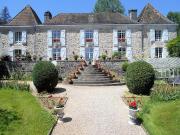 Petit château sur jardin arboré de 7771m2 425m² Nontron