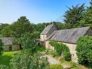 Petit manoir rural du 17ème et ses dépendances au coeur...