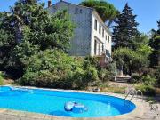 Petit village de la vallee du Jaur avec epicerie, cafe,...