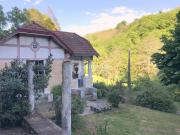 Petite Maison à rénover avec jardin bord de rivière