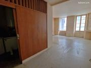 PEY BERLAND: Grand studio de 34 m² à rénover