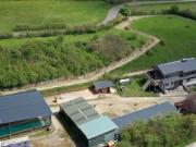 Pferdeparadies mit Haus, Bewegungshalle, Paddocktrail...