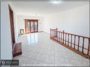 Casa en planta alta al frente con cochera en Mar Del Plata