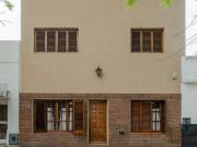 PH CASA EN VENTA LA PLATA 3/4 DORMITORIOS Y PATIO