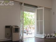 PH de 3 ambientes con balcon a la calle