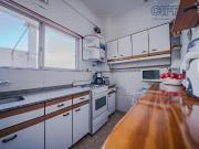 PH en 2do piso por escalera de 2 ambientes con balcón en...