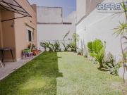 PH en Parque Chas de 3 ambientes con jardín, patio y...