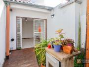 PH en venta 2 dormitorios 1 baño 2 patios 63mts2 Tolosa,...