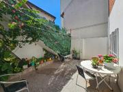 PH en venta, cochera y patio. Coghlan