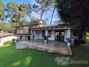 Casa con alberca y cancha de tenis en Avándaro, condominio