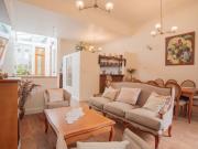 PH Tipo Casa De Revista con Terraza y Quincho 6amb