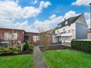 PHI AACHEN Solides 4 Parteien Haus mit 4 Stellplätzen...