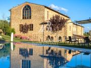 PIAN DEI GIULLARI in signorile contesto con piscina e...